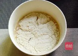 Illustration of how to make wolfberry sesame egg cake 4