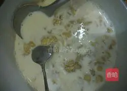 Illustration of how to make banana milk egg pancake 2