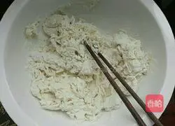 Illustration of how to make green onion pancake 3