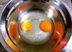 Illustration of how to make banana waffles 8