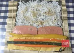 Illustration of how to make sushi seaweed rolls 10