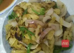 Illustration of how to make fried onion and green pepper pancakes 4