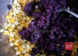 Illustration of how to make purple potato tortillas 2