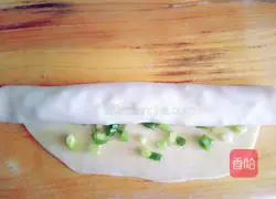 Illustration of how to make egg and green onion cake 11