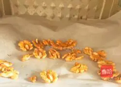 Childhood memories: Illustration of how to make peach cakes that are so crispy that they fall apart in one bite