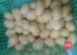 Illustration of how to make pretzel potato pancakes 2