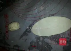 Illustration of homemade red bean filling wife cake 4