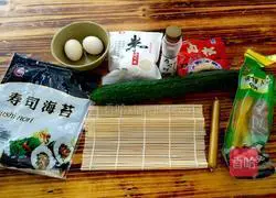 Illustration of how to make egg-skin cherry blossom sushi roll 1