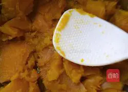 Illustration of how to make fragrant and sweet pumpkin cake 4