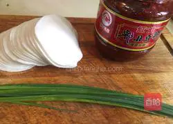 Illustration of how to make lazy onion pancake 1