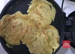 Illustration of how to make scallion cake 9