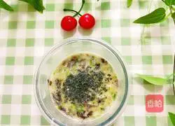 Illustration of how to make baby food supplement, loofah and egg pancake 6