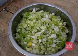 Illustration of how to make green onion hand cakes 2