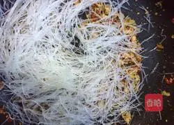 Illustration of making vermicelli meat pie 14