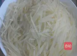 Illustration of how to make fried potato pancakes 3