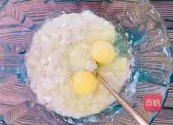 Illustration of how to make 12m banana egg pancake 3