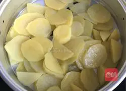 Illustration of how to make crispy potato pancakes 2