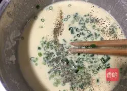 Illustration of how to make egg and green onion cake 2