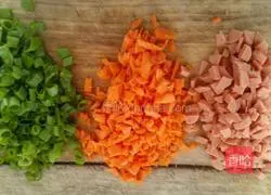 Illustration of how to make pan-fried potato pancakes 3