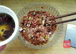 Illustration of how to make beef and leek pie 3