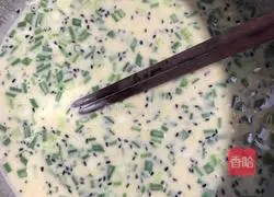 Illustration of how to make egg and sesame cake with green onion 1