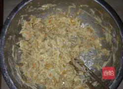 Illustration of how to make fried potato pancakes 3