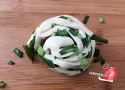  Illustration of how to make shredded leek pancakes 9