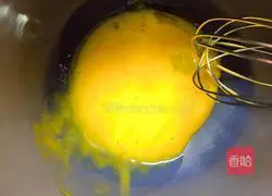 Illustration of how to make dragon fruit souffle waffles 2