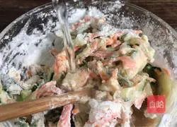 Illustration of how to make cucumber chicken cake 6