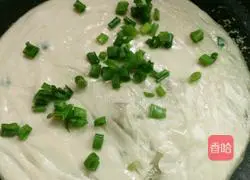 Illustration of how to make green onion hand cakes 4