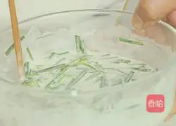 Illustration of how to make meat and vegetable pancakes 6