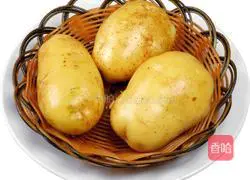 Illustration of how to make potato shredded pancakes 1