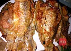 Illustration of how to make crucian carp stewed with tofu and stuffed with pancakes 5