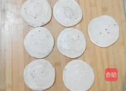 Illustration of how to make tenderloin patties 16