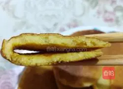 Illustration of how to make bean dregs and cornmeal pancakes 7