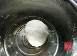 Illustration of making glutinous rice flour sesame cake 1