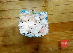 Illustration of how to make fruit sushi rice balls 7