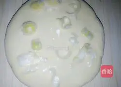 Illustration of how to bake with electric baking pan 5