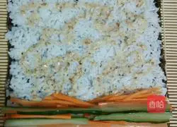 Illustration of how to make homemade sushi rolls 7