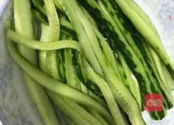 Illustration of how to make crab stick sushi 3