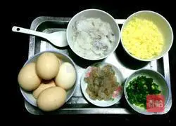 Illustration of how to make seafood egg pancake 1
