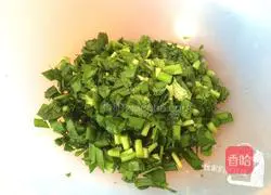  Illustration of how to make shredded chive pancake 3