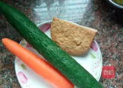 Fried fish with carrots and cucumbers Illustration of how to make cakes 1