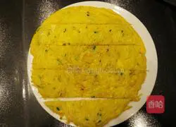 Illustration of how to make potato shredded egg pancake 16