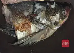 Illustration of how to make fish head stewed bean cake 13