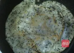 Illustration of making black sesame cake 5