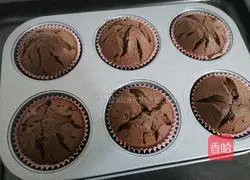 Chocolate Cake Recipe Illustration 19