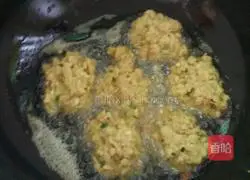 Illustration of how to make pan-fried lotus root cakes 4