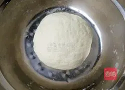 Illustration of how to make fried bean sprouts and shredded pork pancakes 2