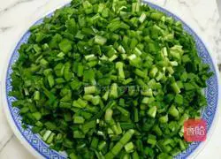 Illustration of how to make egg pancakes 1